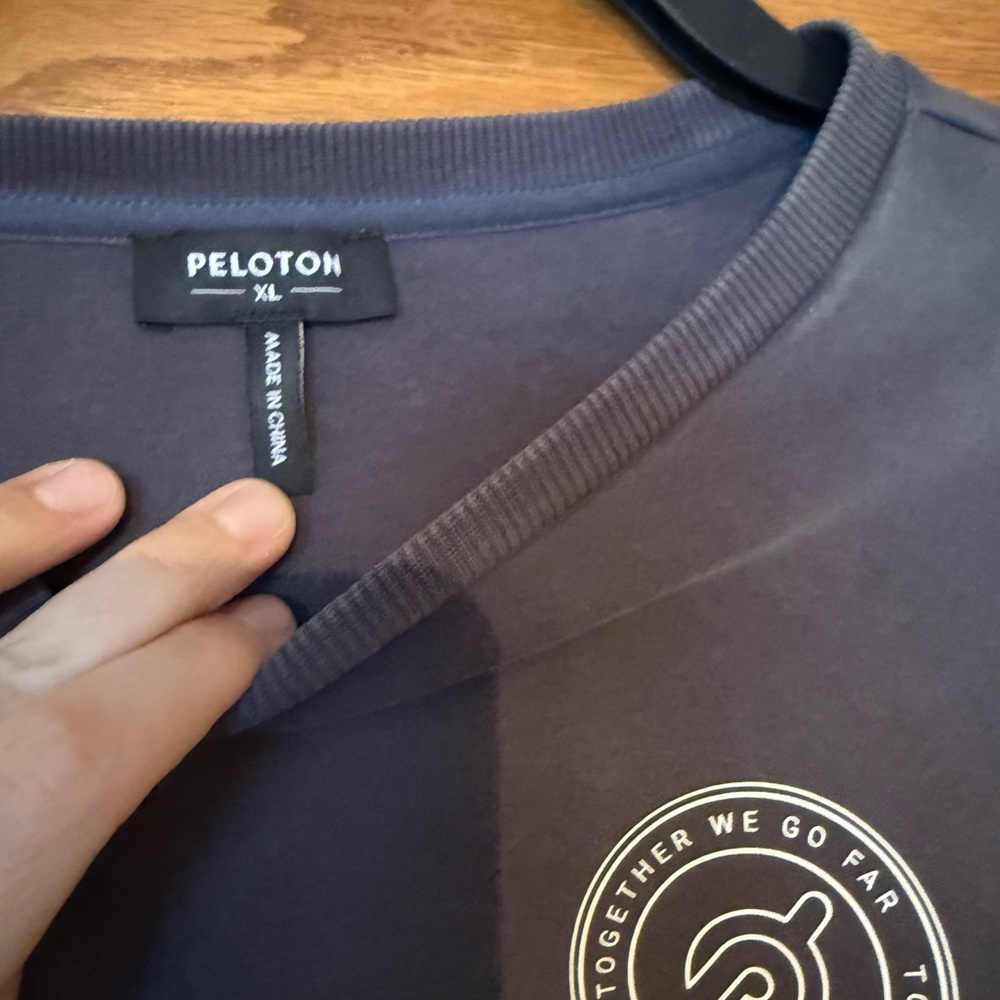 Peloton crop top shirt - Picture 3 of 3